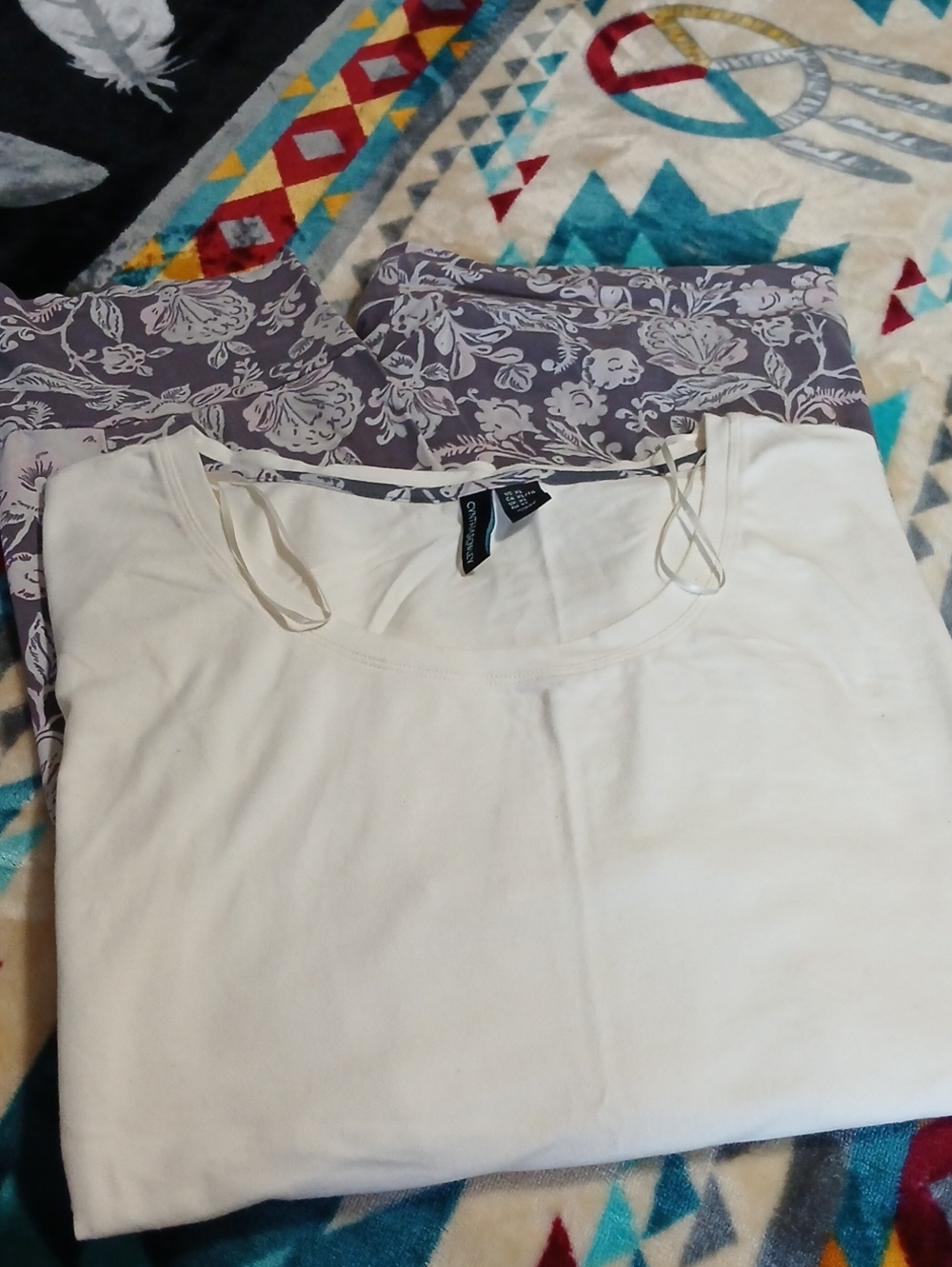 Cynthia Rowley Lounge/Pajama Set Beige Long Sleeve Scoop Neck Tee